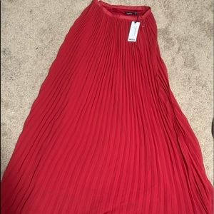 Pleated ankle length skirt